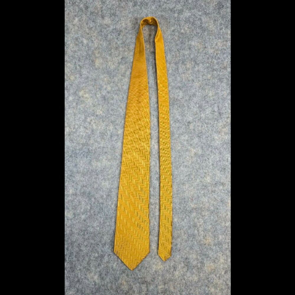 Hickey Freeman 100% Italian Silk Gold Tie Made In USA Herringbone Classic Luxury - Picture 2 of 8